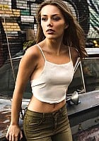 Grace Van Dien